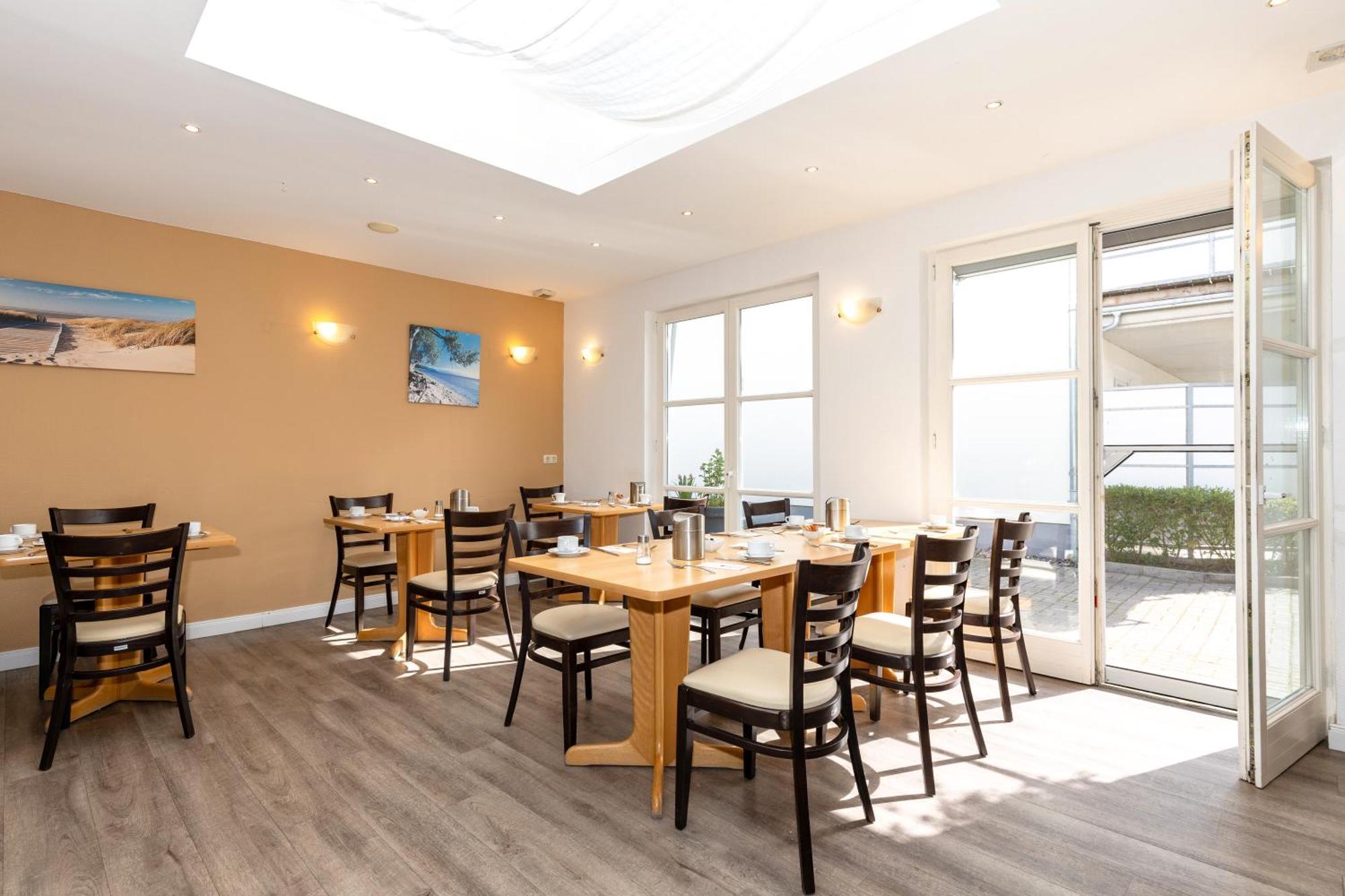 Hotel Zur Traube Ostseebad Kühlungsborn Buitenkant foto