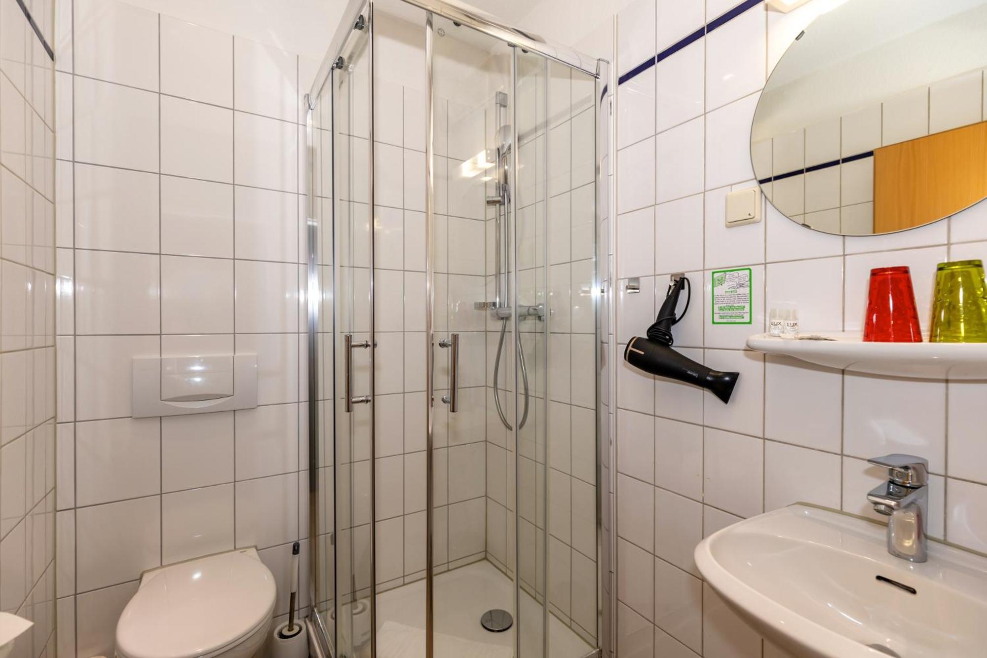 Hotel Zur Traube Ostseebad Kühlungsborn Buitenkant foto
